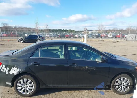 2013 Toyota Corolla Le z USA, uszkodzony, nr VIN 2T1BU4EE4DC978148